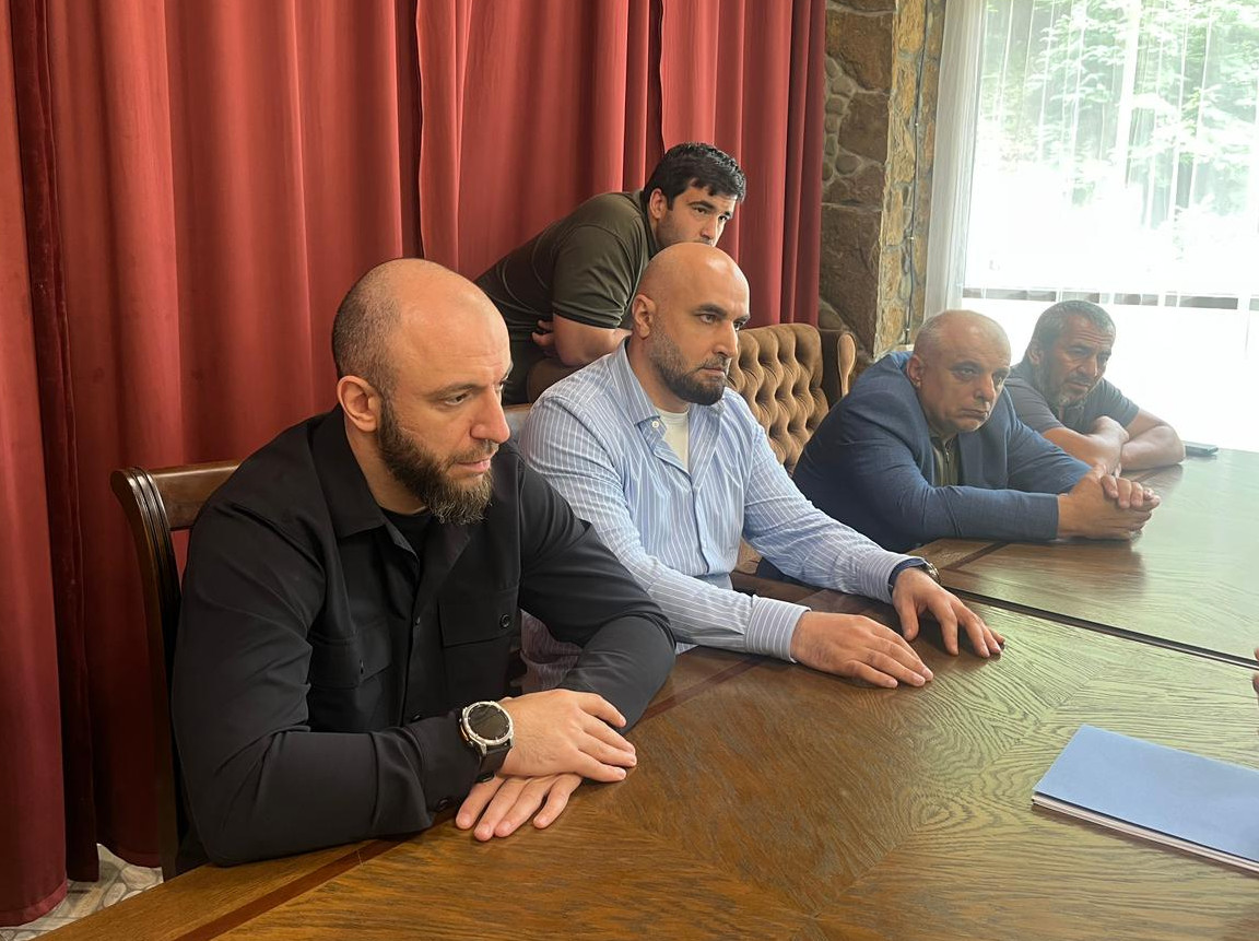 Ратмир Расулов обсудил благоустройство Хучнинского водопада с жителями Табасаранского района