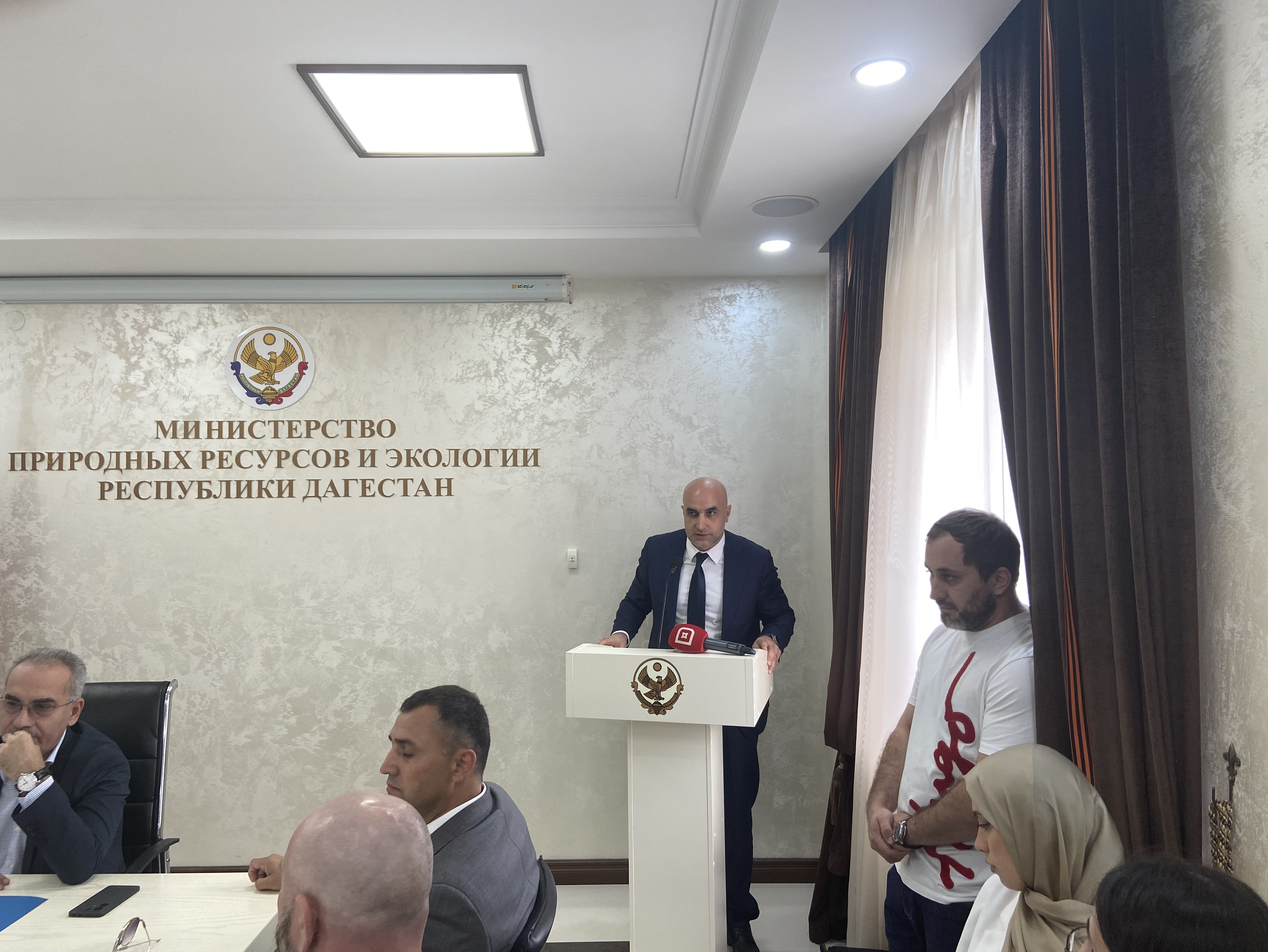 Коллективу Минприроды Дагестана представили нового руководителя