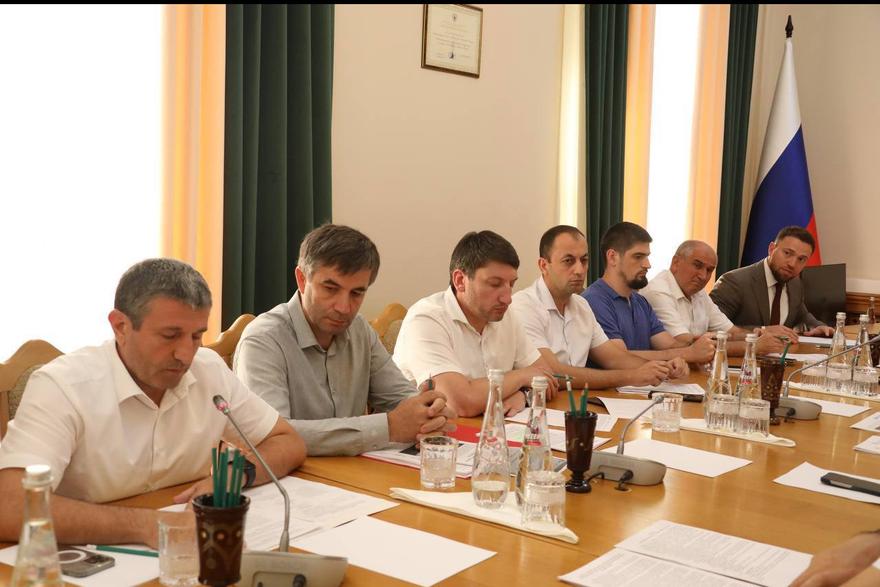Заместитель министра природных ресурсов и экологии РД Борис Насрутдинов принял участие в совещании по вопросу развития производства БПЛА в республике.