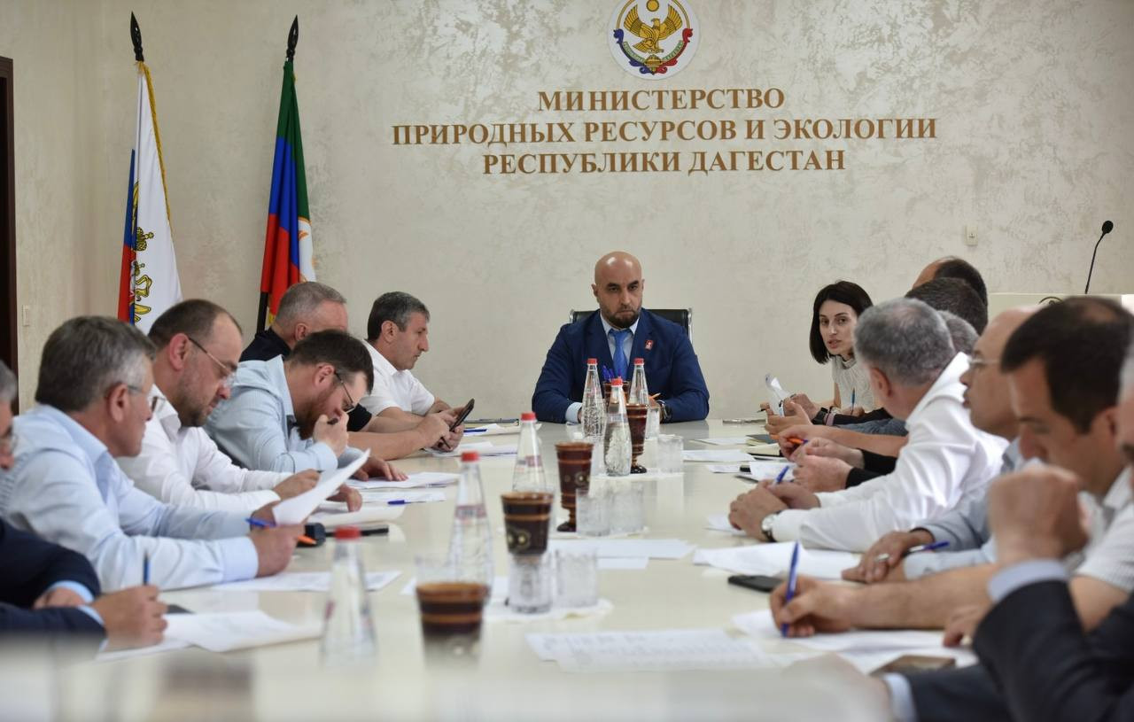 Ратмир Расулов провел совещание по вопросам обустройства контейнерных площадок