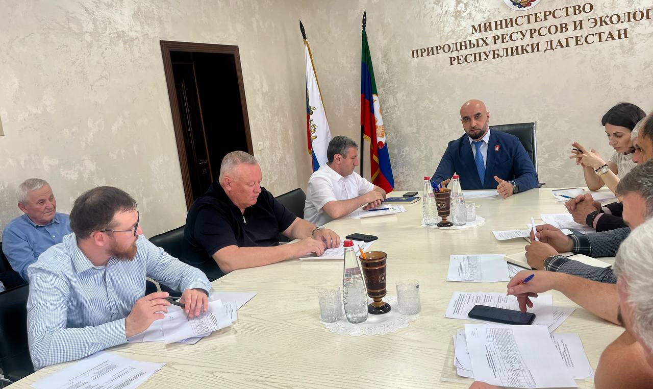 Ратмир Расулов провел совещание по вопросам обустройства контейнерных площадок