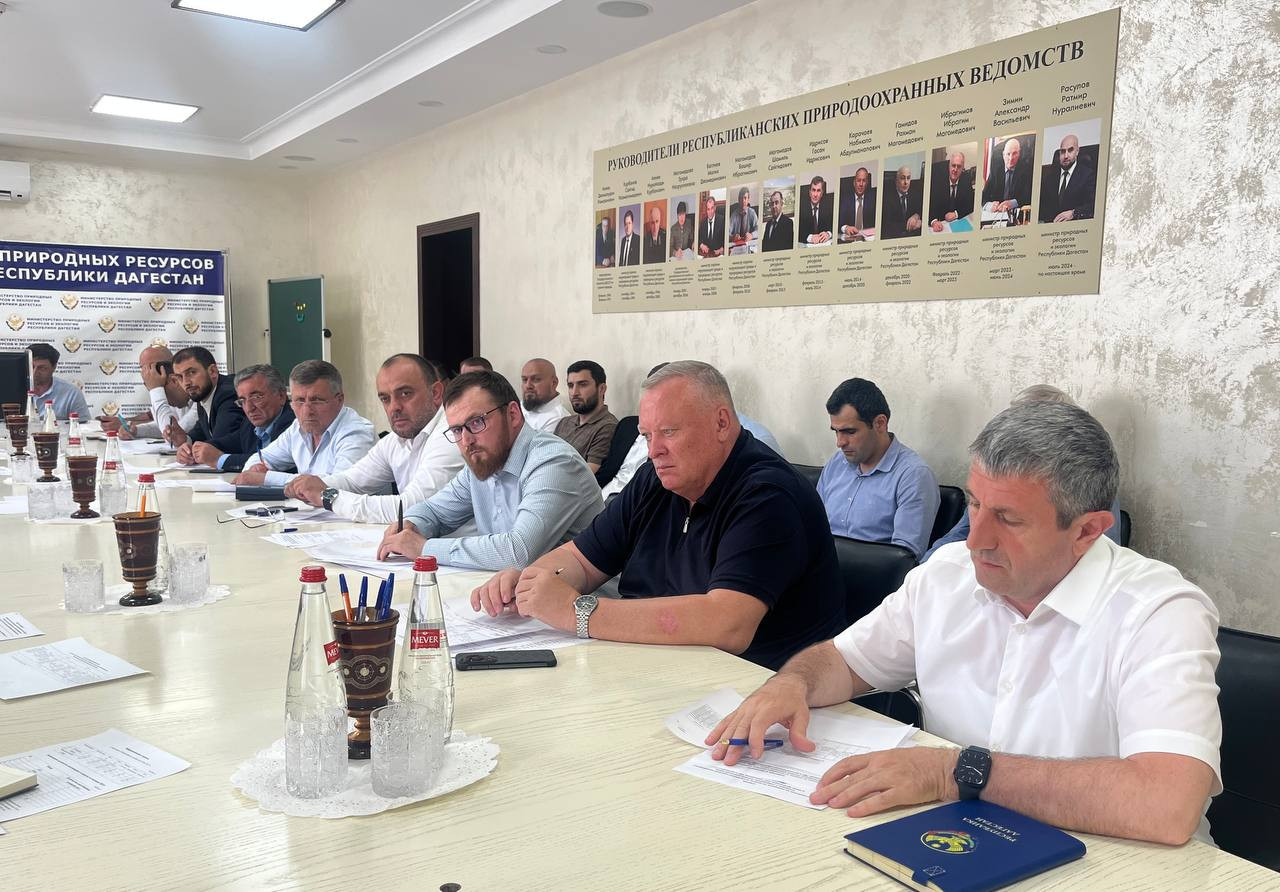 Ратмир Расулов провел совещание по вопросам обустройства контейнерных площадок