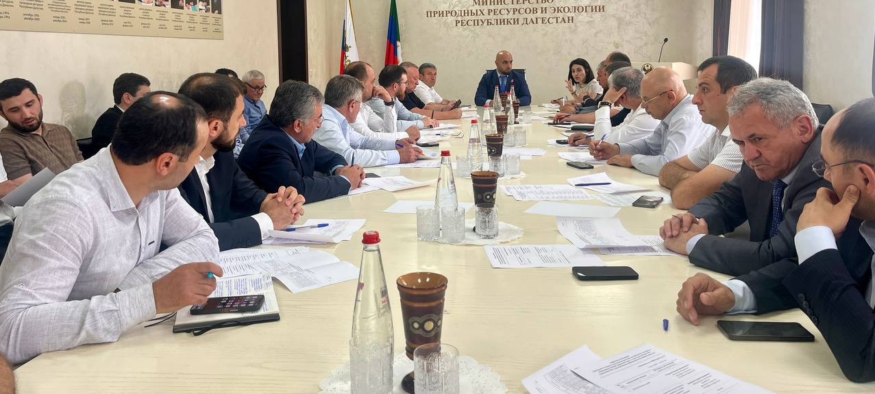 Ратмир Расулов провел совещание по вопросам обустройства контейнерных площадок
