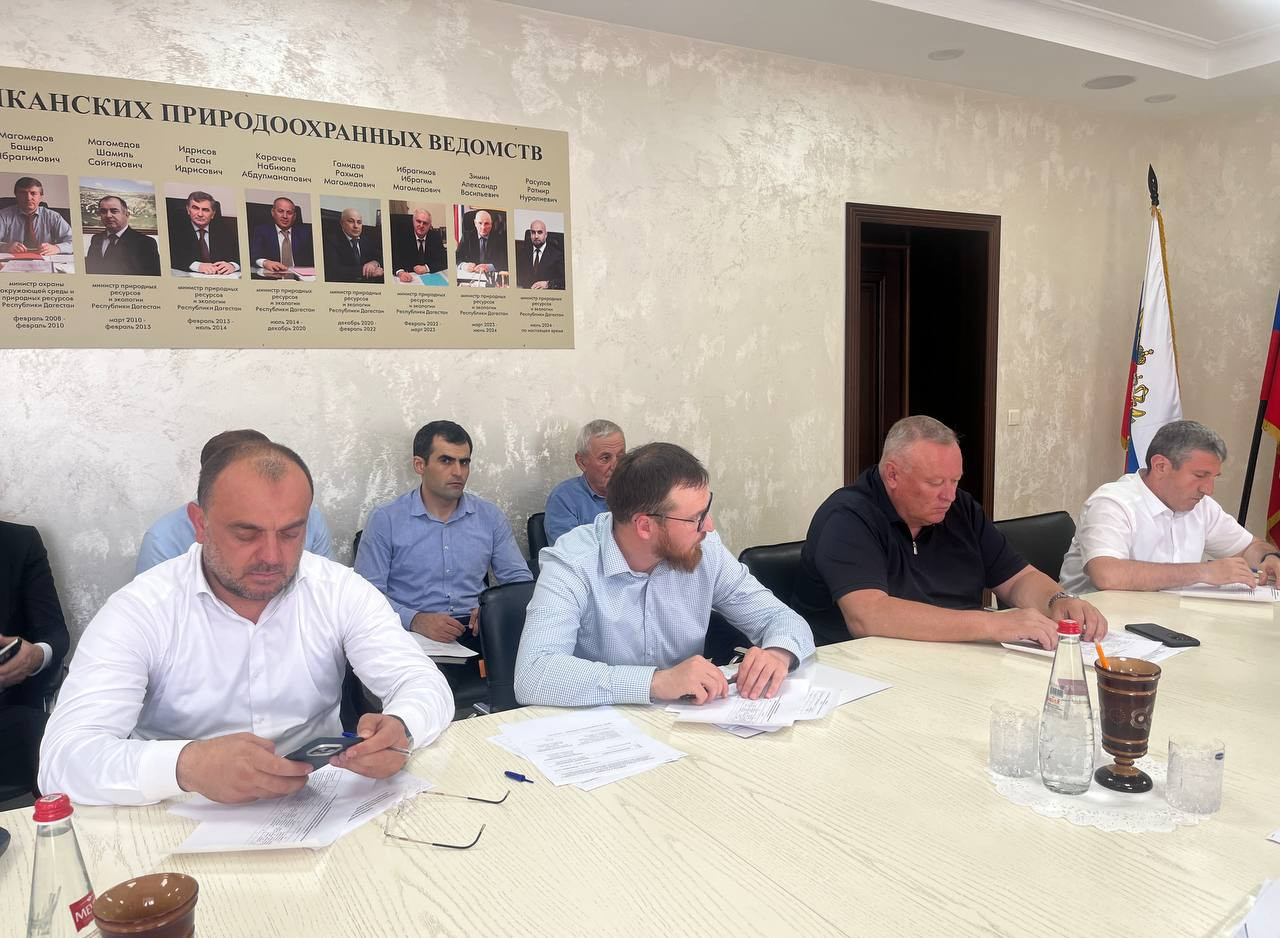Ратмир Расулов провел совещание по вопросам обустройства контейнерных площадок