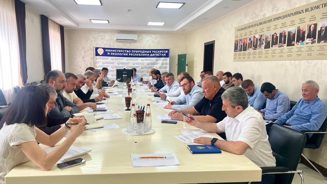 Ратмир Расулов провел совещание по вопросам обустройства контейнерных площадок