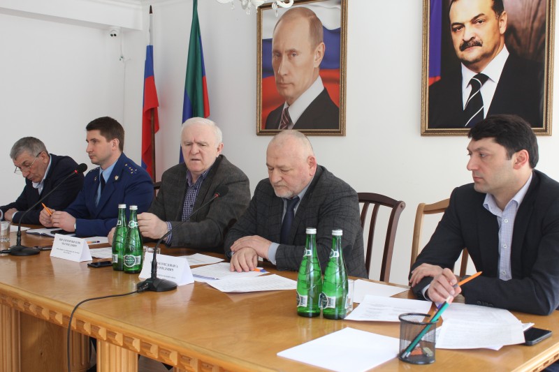 В поселке Шамилькала прошло совещание по вопросам организации системы обращения с ТКО на территории муниципальных образований республики
