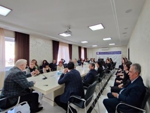 В канун 8 Марта женскую половину министерства поздравил врио министра Ибрагим Ибрагимов