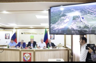 Ибрагим Ибрагимов принял участие в выездном совещании в г.Кизилюрт по рассмотрению проблемных вопросов, связанных с обеспечением безопасного пропуска паводковых вод на р.Сулак