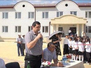 Руслан Гамидов принял участие в Торжественной школьной линейке в селе Уркарах