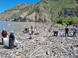 В Дагестане в рамках акции "Вода России" прошел масштабный субботник по очистке водных объектов