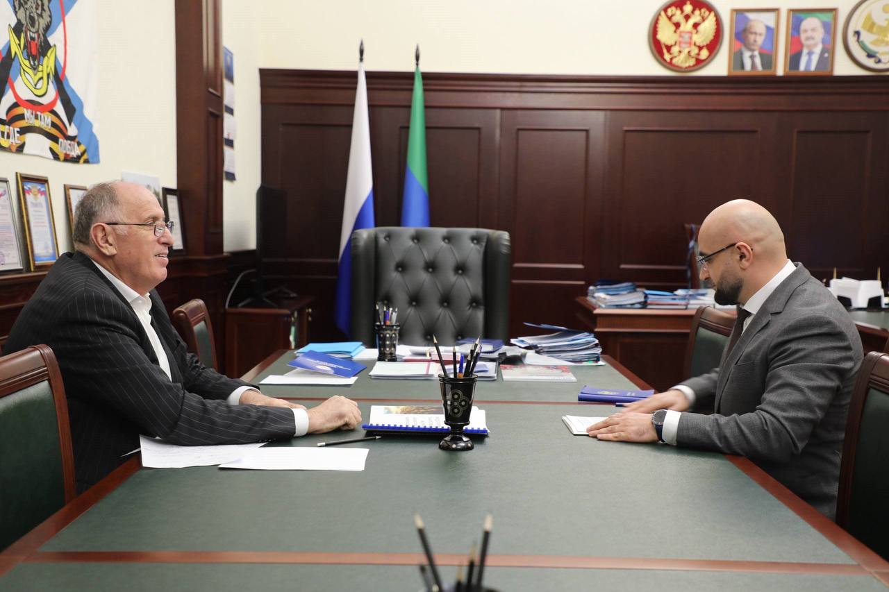 Абдулмуслим Абдулмуслимов провел рабочую встречу с министром природных ресурсов и экологии РД Ратмиром Расуловым