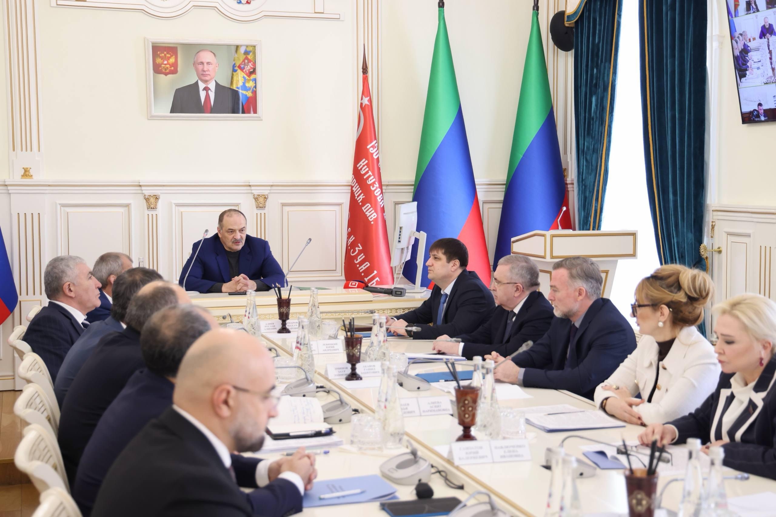 Ратмир Расулов доложил Сергею Меликову о реализации мероприятий по созданию контейнерных площадок