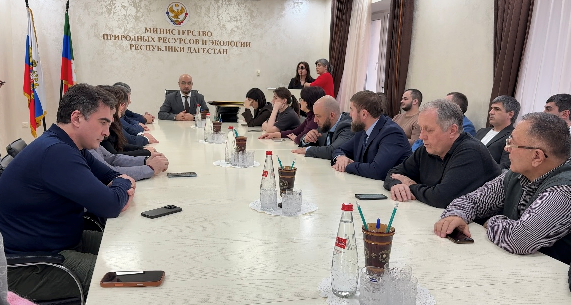 В Минприроды РД прошла торжественная церемония награждения сотрудников, отличившихся в своей работе в 2025 году