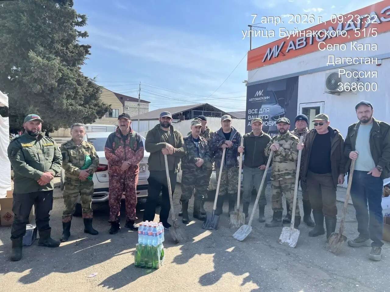 Сотрудники Минприроды РД помогают в ликвидации последствий потопа в Мамедкале