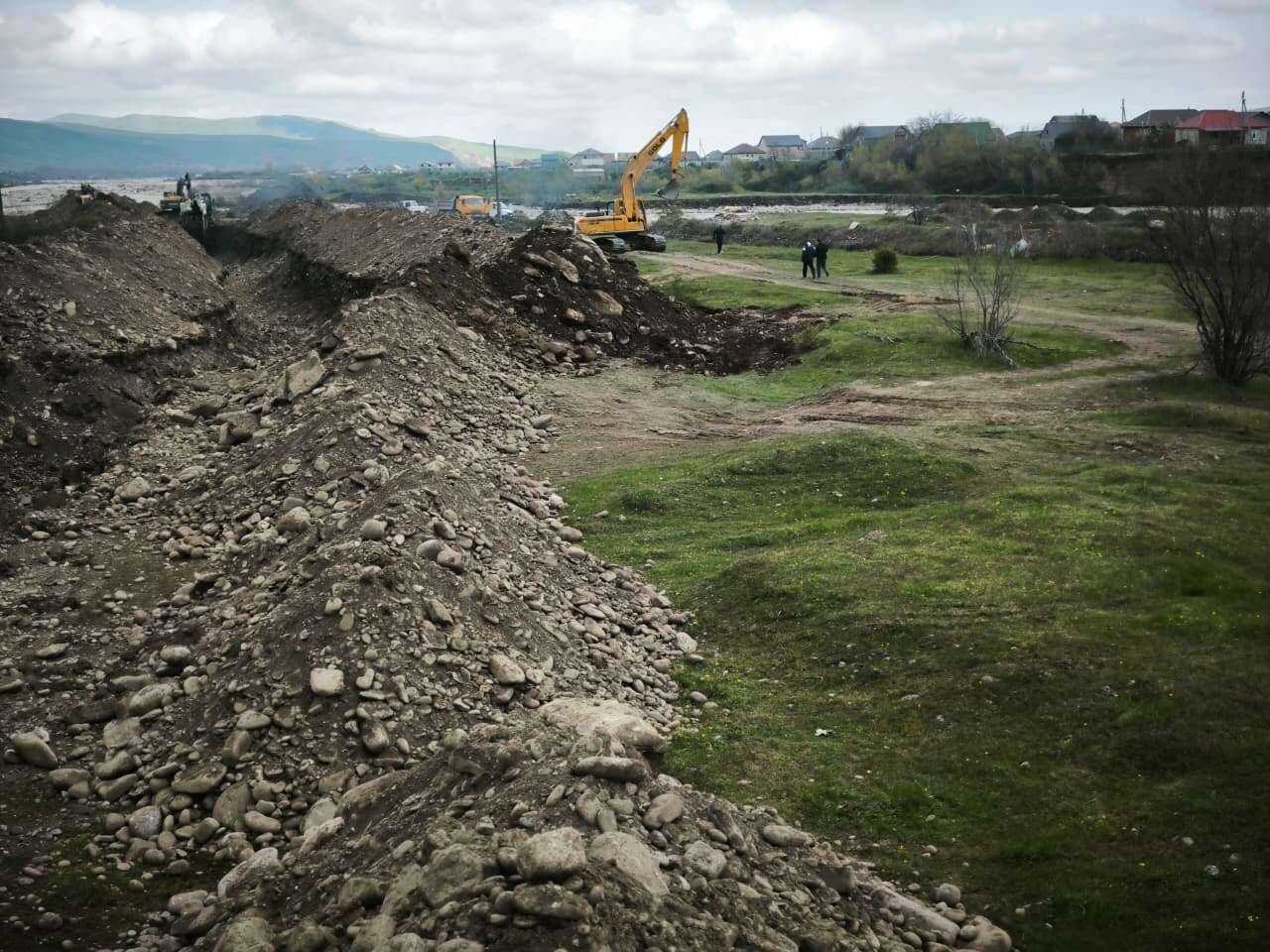 На реке Терек продолжаются аварийно-восстановительные работы