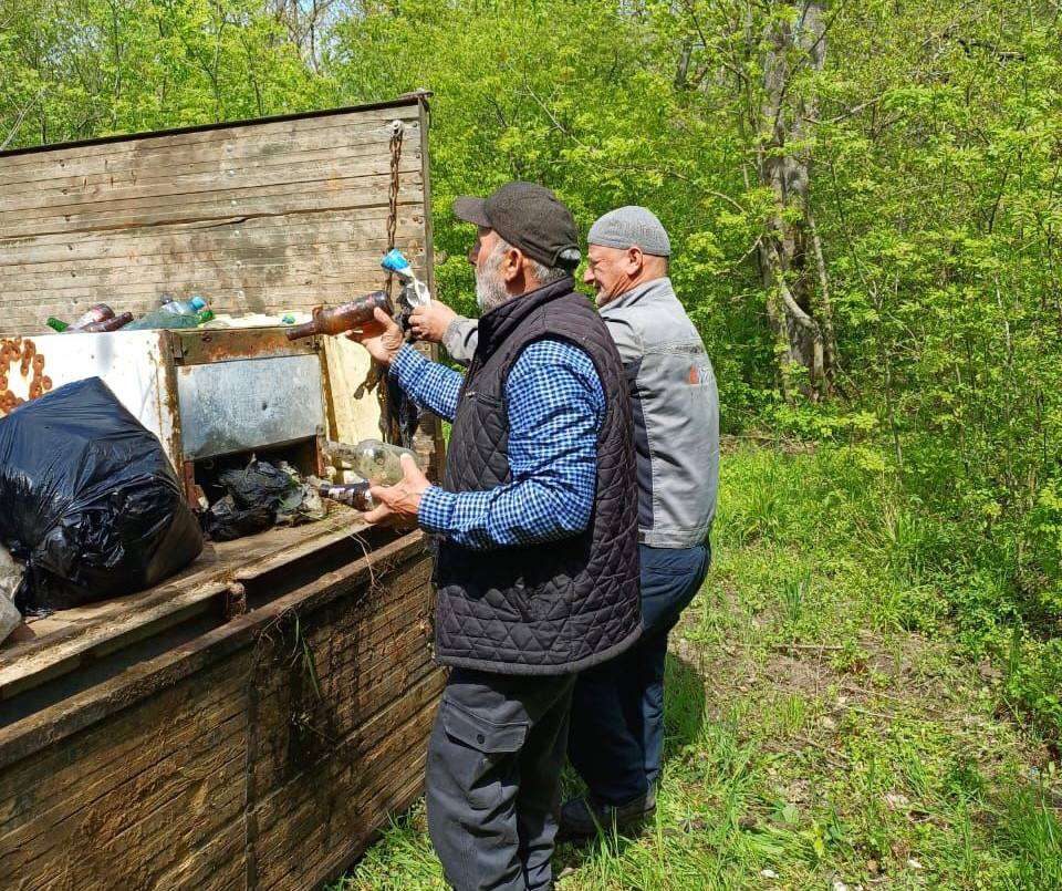 Коллектив Дирекции ООПТ провёл субботник в государственном природном заказнике «Андрейаульский»