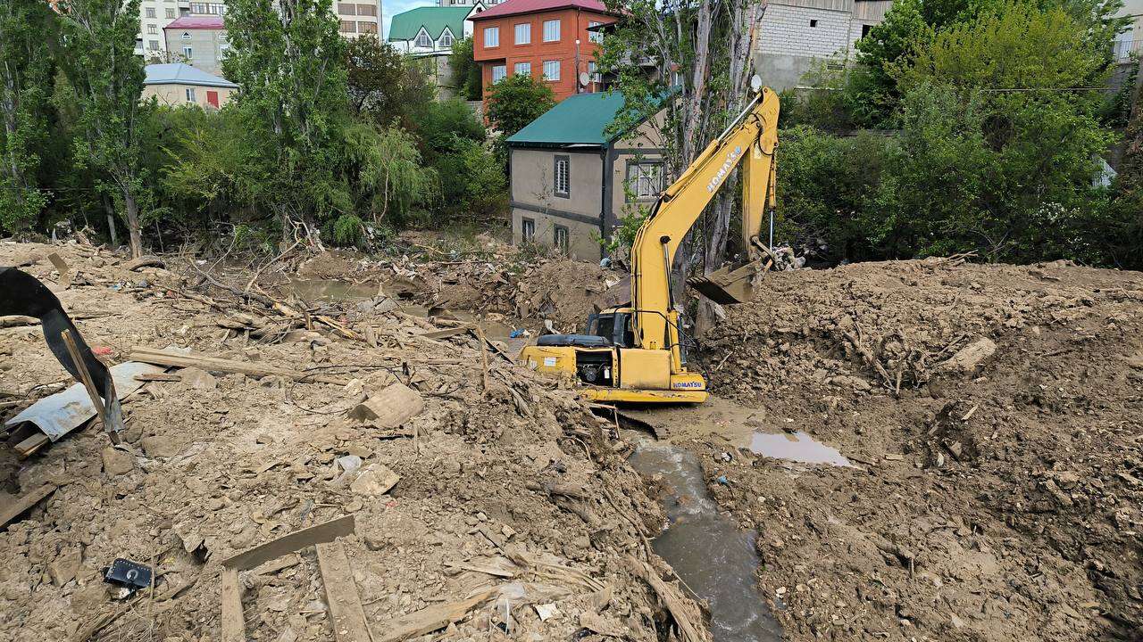 В Махачкале продолжается работа по расчистке русла реки Тарнаирка