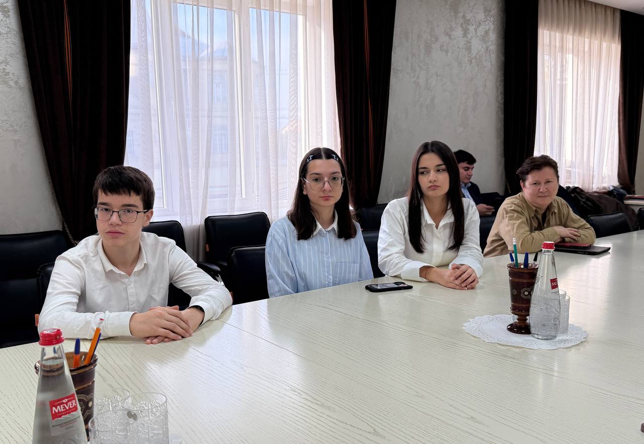 Ратмир Расулов встретился с юными призёрами Всероссийского детского экологического форума