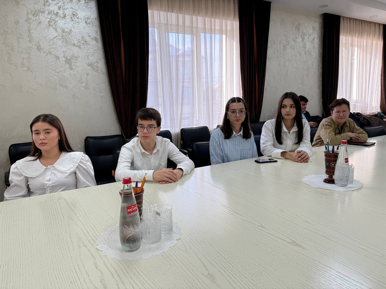 Ратмир Расулов встретился с юными призёрами Всероссийского детского экологического форума