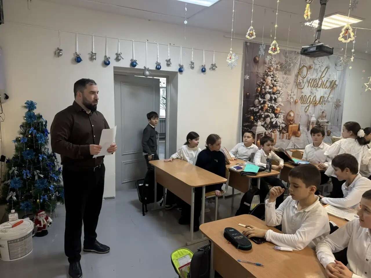 Специалисты Минприроды РД провели для школьников Редукторного посёлка экоуроки по безопасному поведению вблизи замёрзших водоёмов