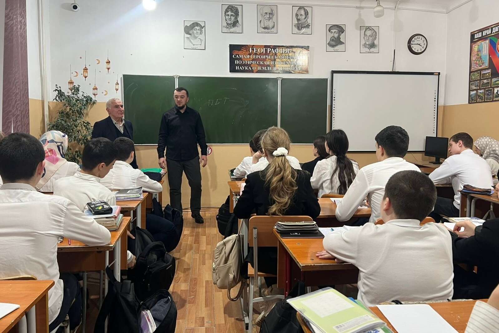 Специалисты Минприроды РД провели для школьников Редукторного посёлка экоуроки по безопасному поведению вблизи замёрзших водоёмов