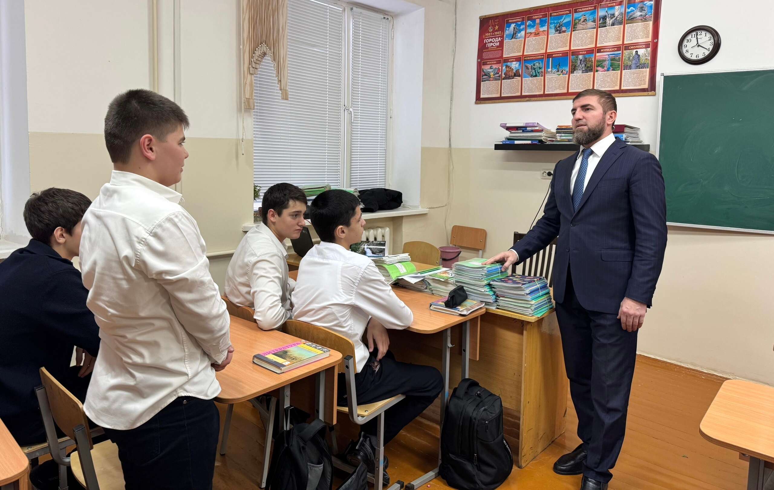 Специалисты Минприроды РД провели для школьников Редукторного посёлка экоуроки по безопасному поведению вблизи замёрзших водоёмов