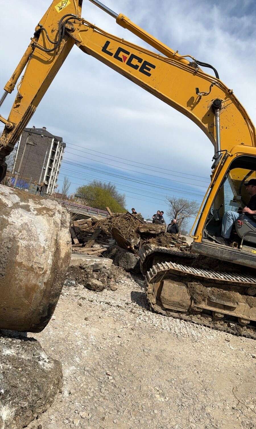 Специалисты ГКУ «Дагводсервис» проводят масштабные работы по очистке русла реки Черкес-Озень