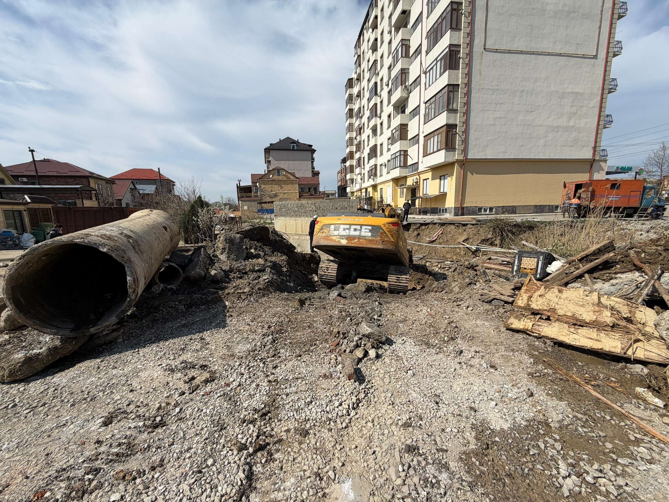 Специалисты ГКУ «Дагводсервис» проводят масштабные работы по очистке русла реки Черкес-Озень