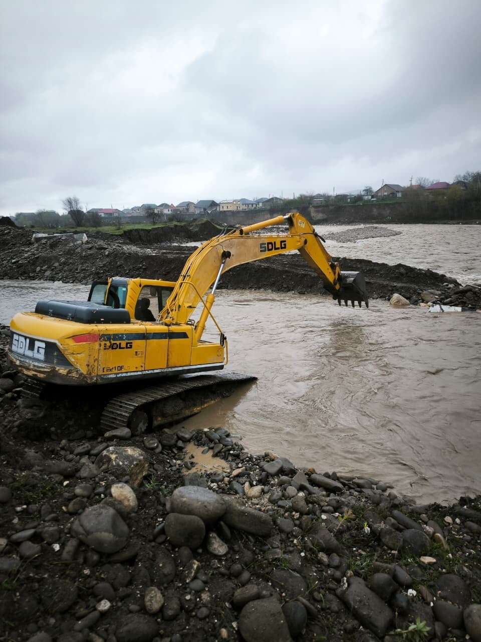 В селе Маджалис продолжаются работы на реке Уллучай