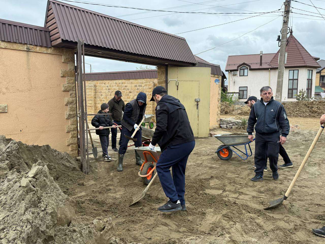 Сотрудники Минприроды РД приняли участие в Общероссийском субботнике