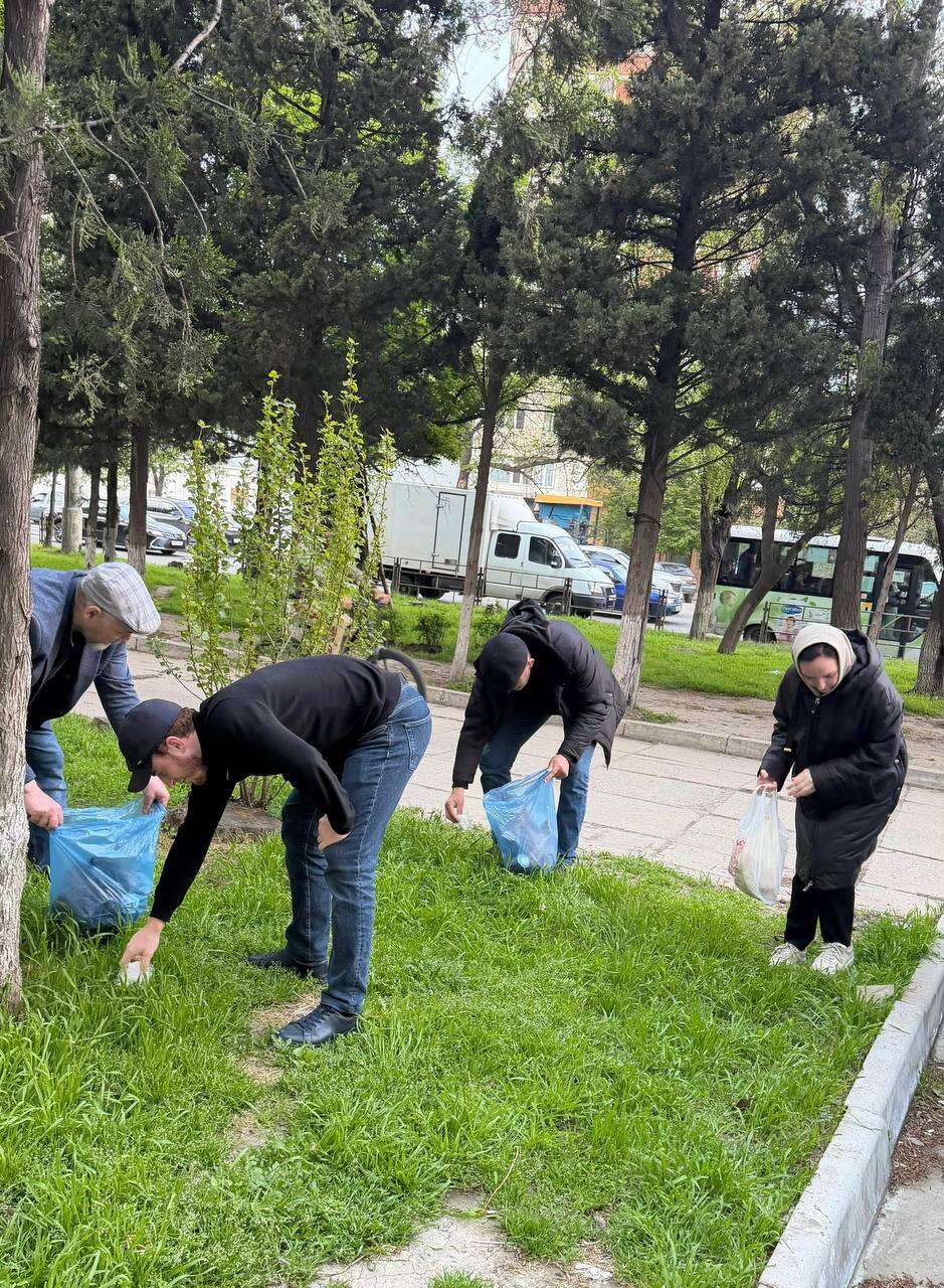 Сотрудники Минприроды РД приняли участие в Общероссийском субботнике