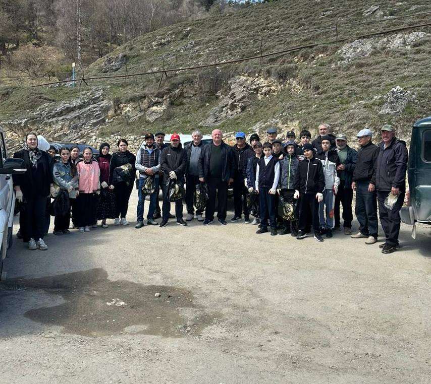 Сотрудники Минприроды РД приняли участие в Общероссийском субботнике