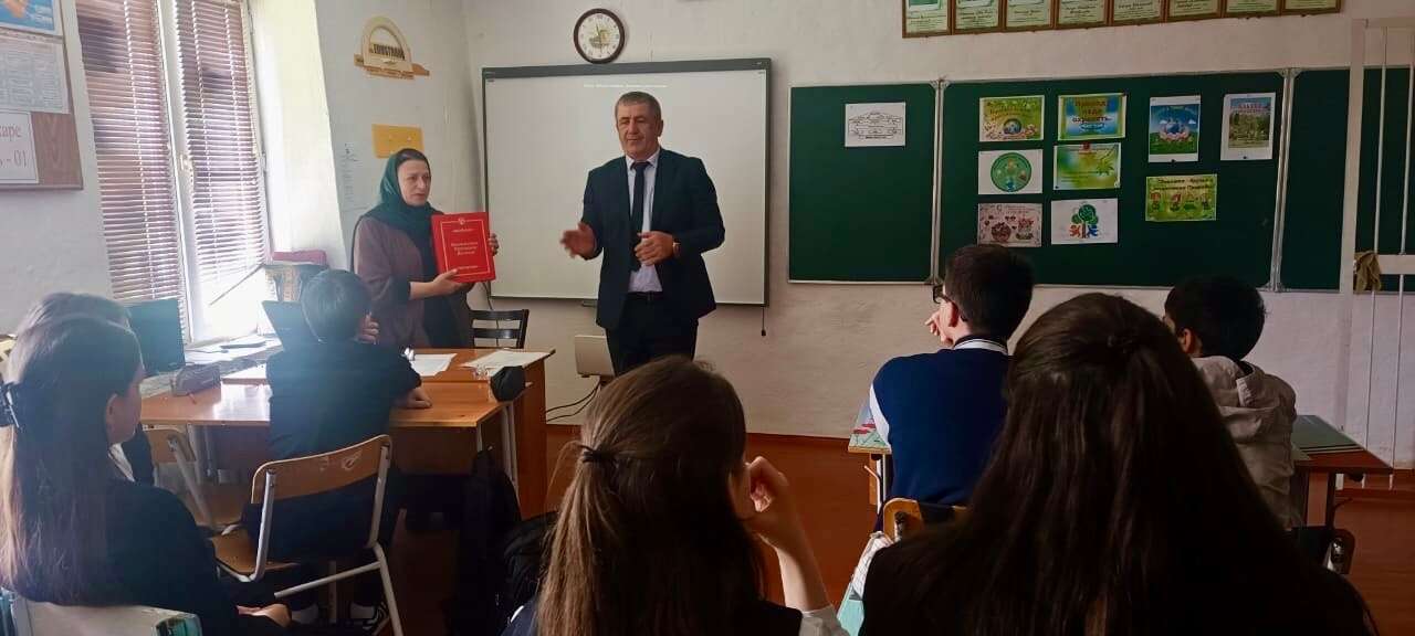 Экологический урок в школе села Маммаул: госинспектор призвал школьников к защите природы