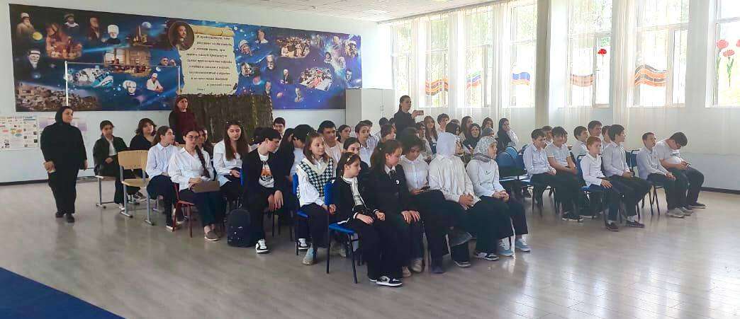 Сотрудники Минприроды РД провели урок экологической безопасности в лицее № 30 Махачкалы