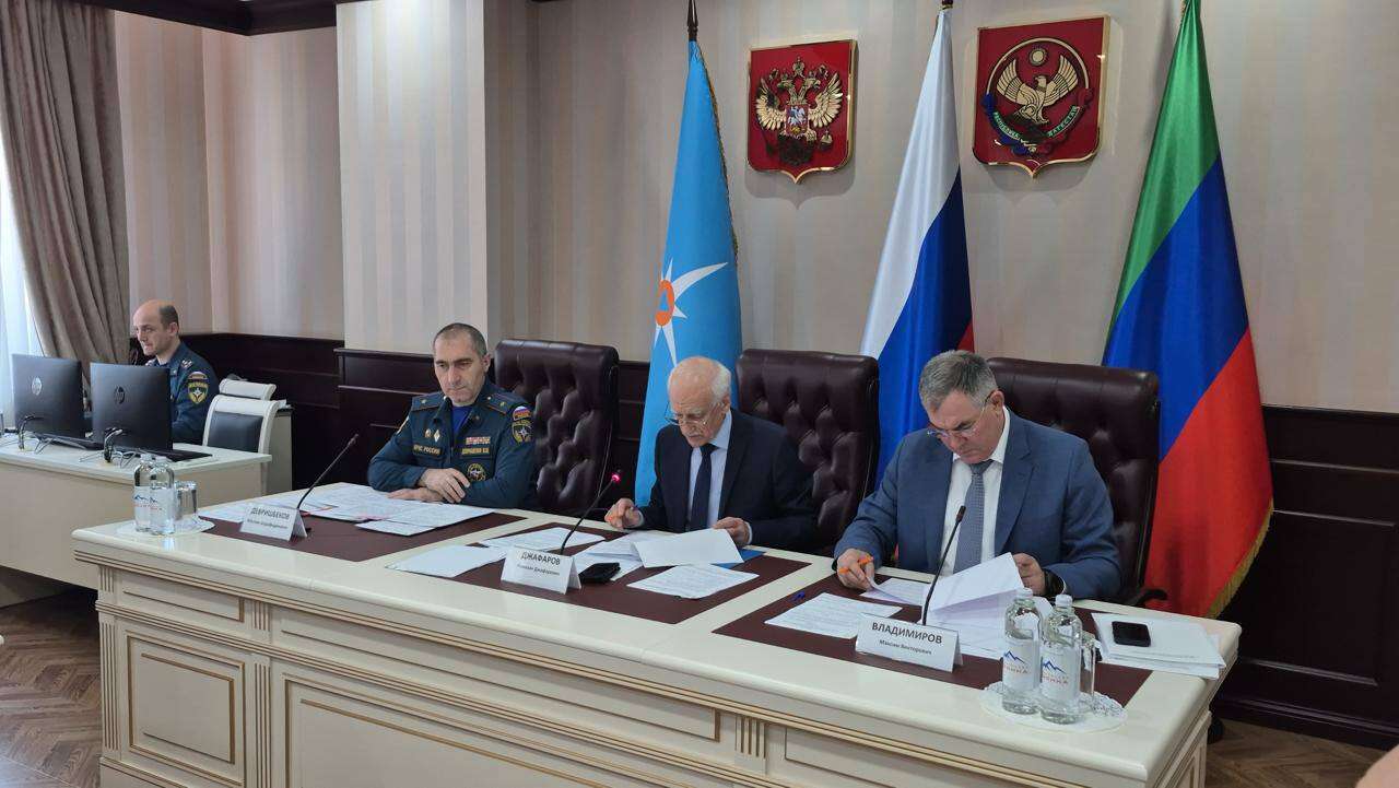 Ратмир Расулов принял участие в совещании МЧС России по ликвидации последствий ЧС в Дагестане и Чечне