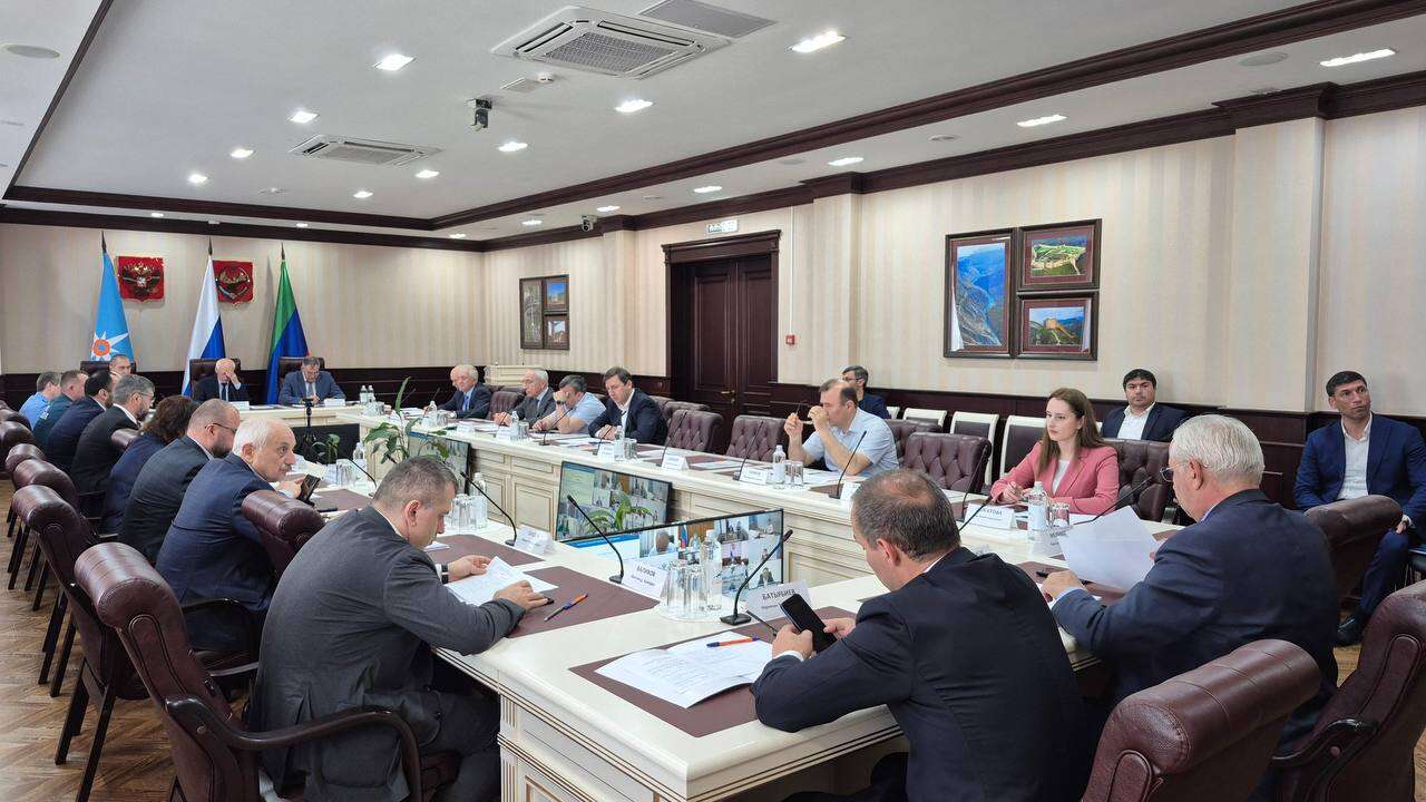 Ратмир Расулов принял участие в совещании МЧС России по ликвидации последствий ЧС в Дагестане и Чечне