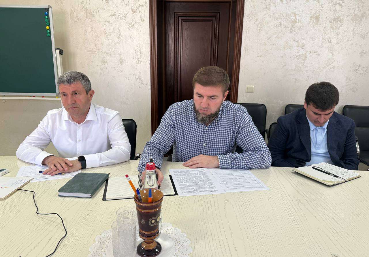 Вопросы переноса инженерных коммуникаций обсудили на рабочем совещании в Минприроды РД