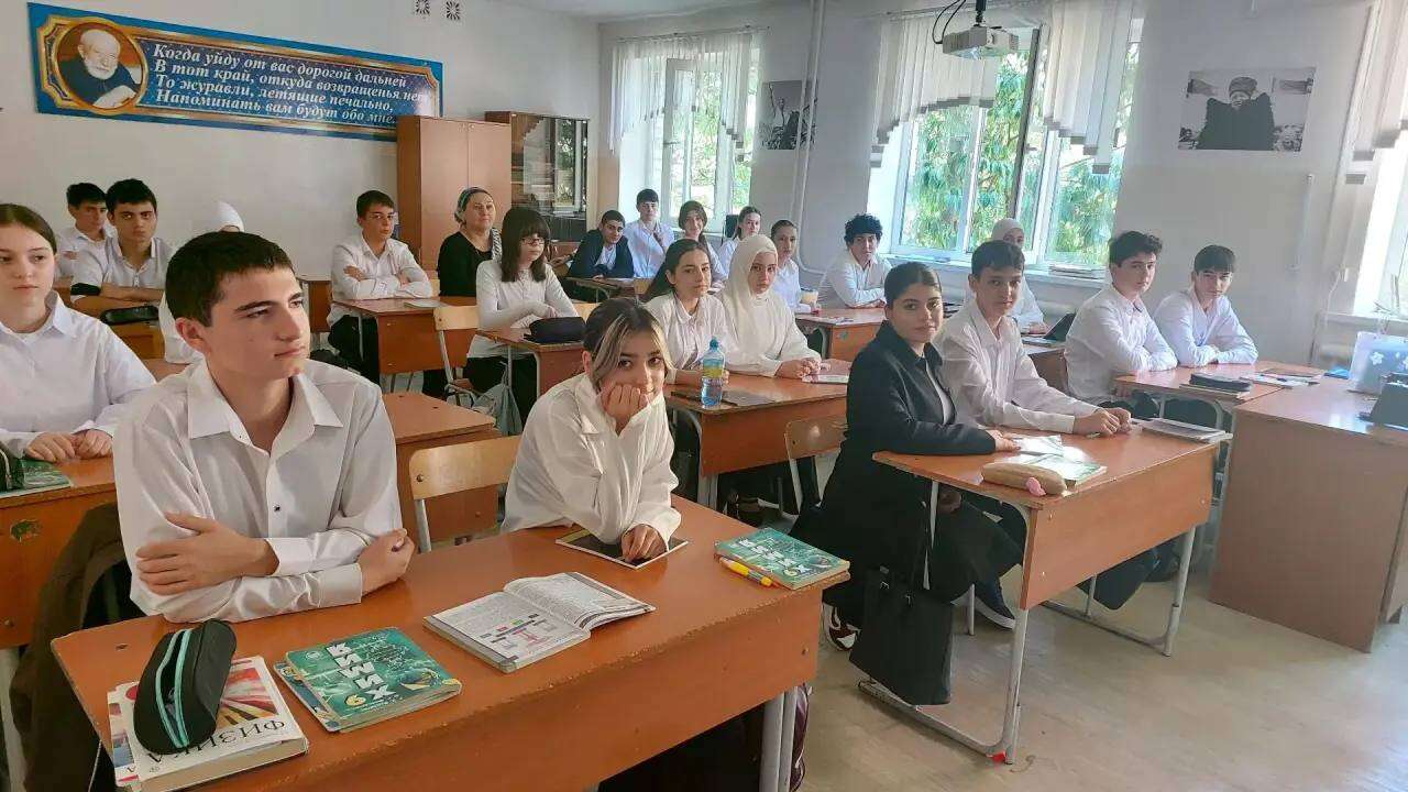 Экоуроки продолжаются: специалисты Госэконадзора провели занятия в школах Сергокалинского района и Махачкалы